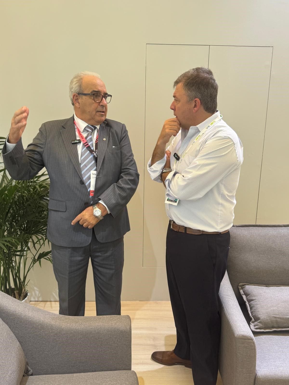 The Minister Fratti with journalist Martín Olaverry